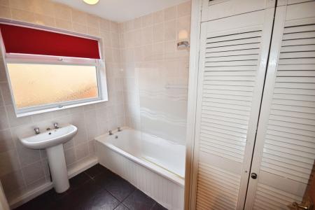 2 bedroom Bungalow for sale in Dormy Avenue, Skegness, PE25