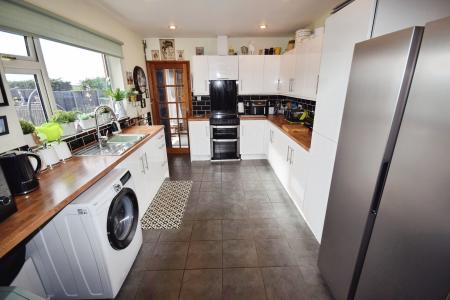 3 bedroom Bungalow for sale in Croft Bank, Skegness, PE24