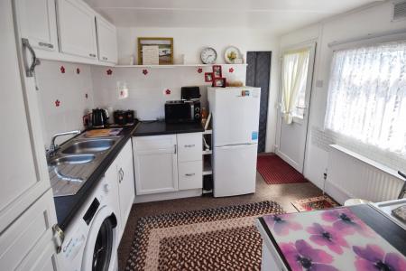 2 bedroom Park home for sale in Sunnyside Park, Skegness, PE25