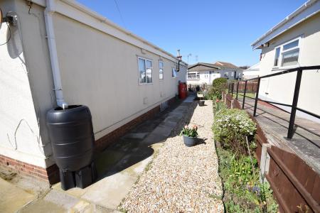 2 bedroom Park home for sale in Sunnyside Park, Skegness, PE25