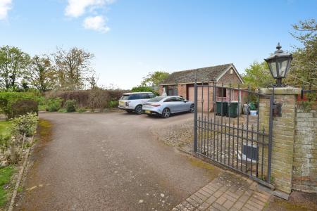 3 bedroom Detached house for sale in Bratoft Lane, Burgh Le Marsh, PE24