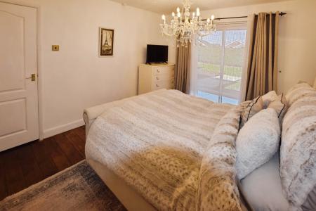 2 bedroom Bungalow for sale in Hall Lane, Burgh Le Marsh, PE24