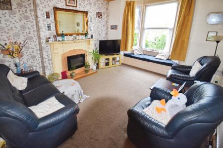 5 bedroom Semi-detached house for sale in Scarbrough Avenue, Skegness, PE25