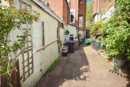 5 bedroom Semi-detached house for sale in Scarbrough Avenue, Skegness, PE25