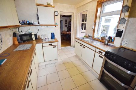 5 bedroom Semi-detached house for sale in Scarbrough Avenue, Skegness, PE25