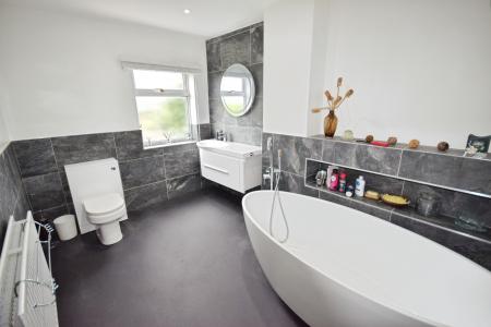3 bedroom Semi-detached house for sale in Croft Lane, Croft, PE24