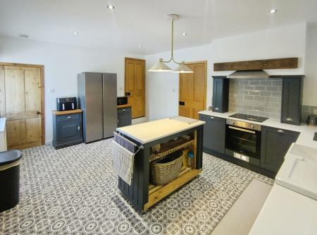 5 bedroom Detached house for sale in Church Lane, Willoughby, LN13