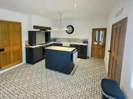 5 bedroom Detached house for sale in Church Lane, Willoughby, LN13
