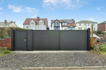 5 bedroom Semi-detached house for sale in North Parade Extension, Skegness, PE25