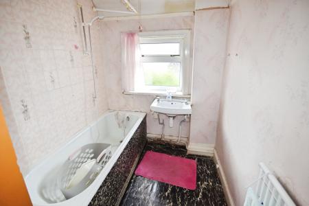 3 bedroom Semi-detached house for sale in Sunningdale Drive, Skegness, PE25