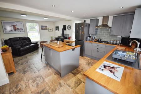 4 bedroom Detached house for sale in Main Road, Friskney, PE22