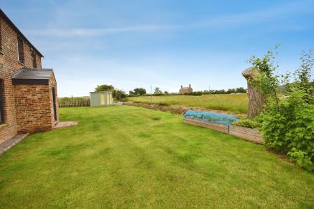 4 bedroom Detached house for sale in Main Road, Friskney, PE22