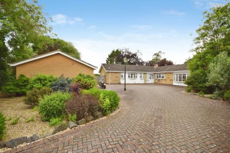 3 bedroom Bungalow for sale in Cumberworth Road, Mumby, LN13