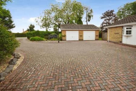 3 bedroom Bungalow for sale in Cumberworth Road, Mumby, LN13
