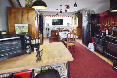 3 bedroom Bungalow for sale in Cumberworth Road, Mumby, LN13