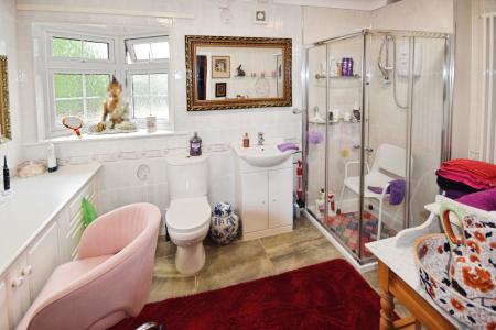 3 bedroom Bungalow for sale in Cumberworth Road, Mumby, LN13
