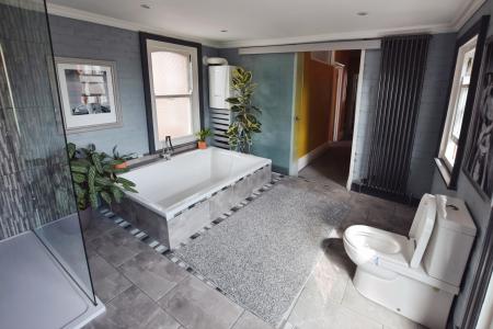 5 bedroom Detached house for sale in Drummond Road, Skegness, PE25