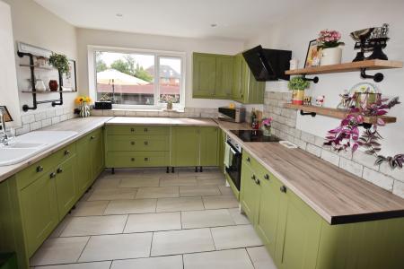 5 bedroom Detached house for sale in Drummond Road, Skegness, PE25