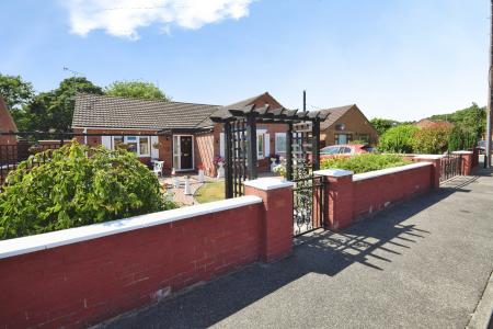 2 bedroom Detached bungalow for sale in Sycamore Close, Croft, PE24