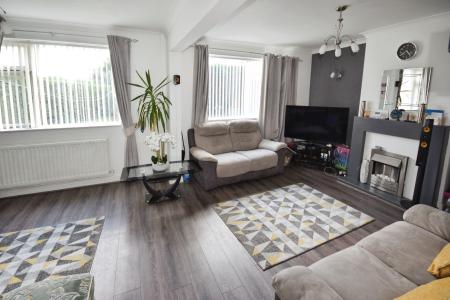 3 bedroom Semi-detached house for sale in Lincoln Green, Skegness, PE25