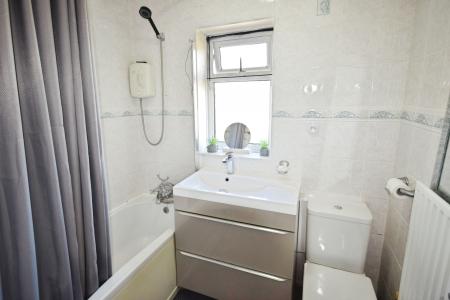 3 bedroom Semi-detached house for sale in Lincoln Green, Skegness, PE25