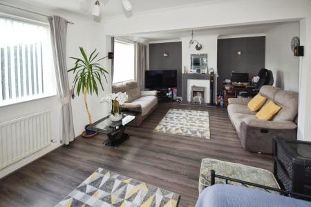 3 bedroom Semi-detached house for sale in Lincoln Green, Skegness, PE25