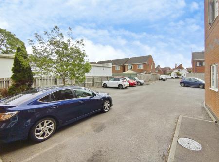 2 bedroom Flat for sale in Manor Court, Roman Bank, Skegness, PE25