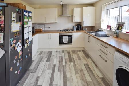 3 bedroom Terraced House for sale in Churchill Avenue, Skegness, PE25