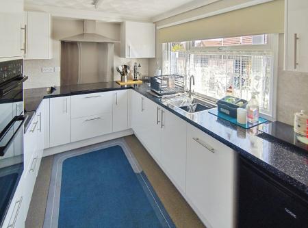 2 bedroom Park home for sale in Kingfisher Drive, Skegness, PE25