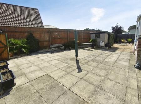 2 bedroom Park home for sale in Kingfisher Drive, Skegness, PE25