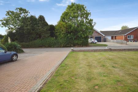 2 bedroom Detached bungalow for sale in Field Lane, Friskney, PE22