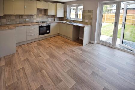 2 bedroom Semi-detached house for sale in Lumley Fields, Skegness, PE25