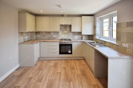 2 bedroom Semi-detached house for sale in Lumley Fields, Skegness, PE25