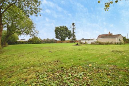 3 bedroom Detached bungalow for sale in Wainfleet Road, Irby-In-The-Marsh, PE24