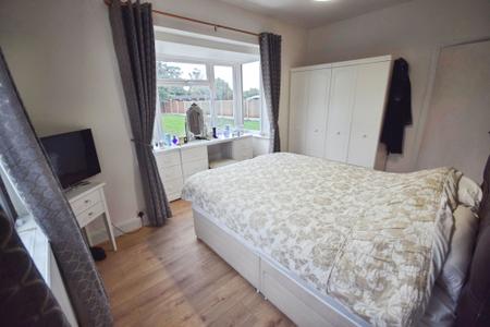 3 bedroom Detached bungalow for sale in Wainfleet Road, Irby-In-The-Marsh, PE24