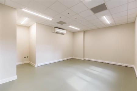 2 bedroom Flat to let in Grove Road, Weston-super-Mare