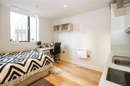 1 bedroom Studio flat to let in Grove Road, Weston-super-Mare
