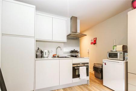1 bedroom Studio flat to let in Grove Road, Weston-super-Mare