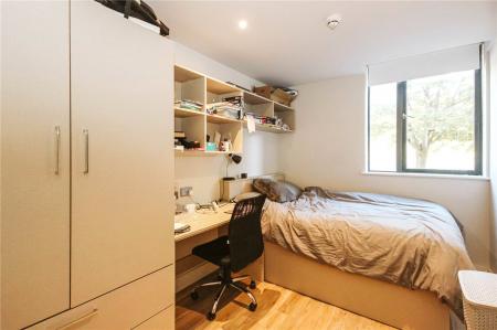 2 bedroom Flat to let in Grove Road, Weston-super-Mare