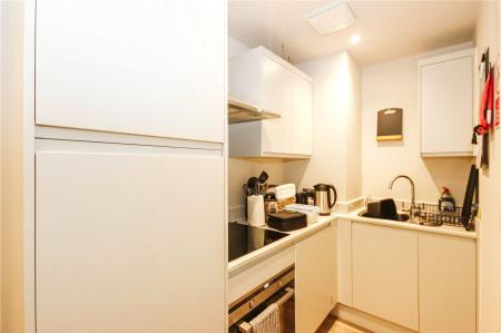 2 bedroom Flat to let in Grove Road, Weston-super-Mare