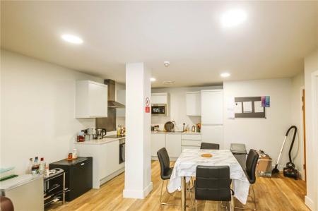 5 bedroom Flat to let in Wadham Street, Weston-super-Mare