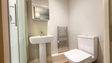 5 bedroom Flat to let in Wadham Street, Weston-super-Mare