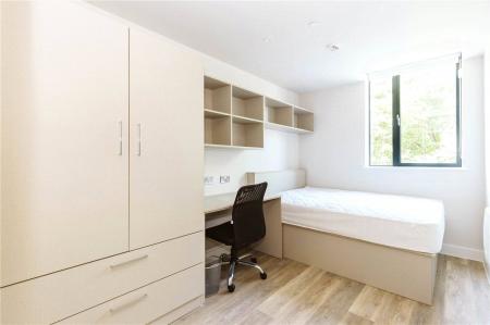 2 bedroom Flat to let in Wadham Street, Weston-super-Mare