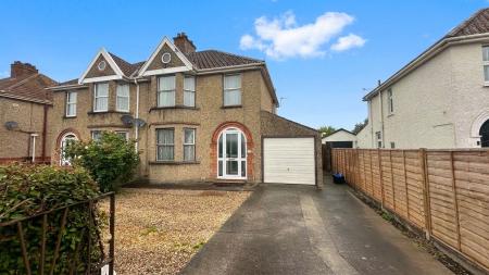 3 bedroom Semi-detached house to let in Burnham Road, Highbridge