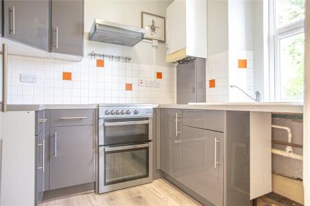 2 bedroom Flat to let in Queens Road, Weston-super-Mare