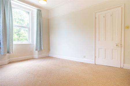 2 bedroom Flat to let in Queens Road, Weston-super-Mare
