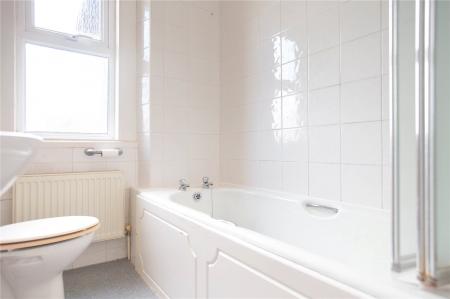 2 bedroom Flat to let in Queens Road, Weston-super-Mare