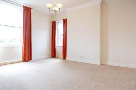 2 bedroom Flat to let in Queens Road, Weston-super-Mare