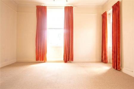 2 bedroom Flat to let in Queens Road, Weston-super-Mare