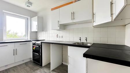 2 bedroom Flat to let in Highbridge Road, Burnham-on-Sea